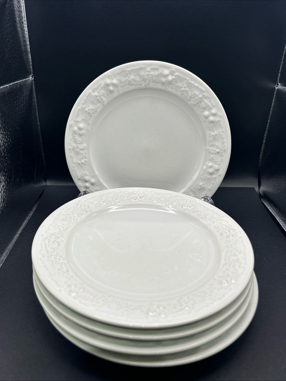 Homer Laughlin Embossed Grape Leaf White Plates Vintage DDD- 89- 7” Set Of 5